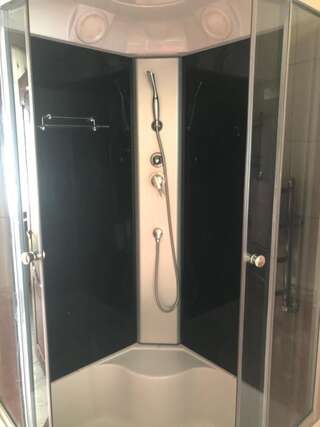 Гостиница Guest house Krupskoy 1 Кисловодск Апартаменты с видом на сад-3