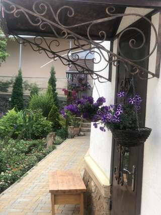 Гостиница Guest house Krupskoy 1 Кисловодск Апартаменты с видом на сад-1