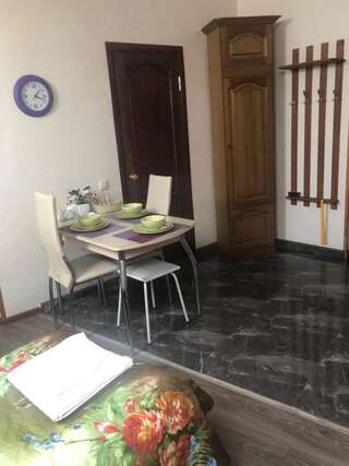 Гостиница Guest house Krupskoy 1 Кисловодск Стандартный трехместный номер-студио-25